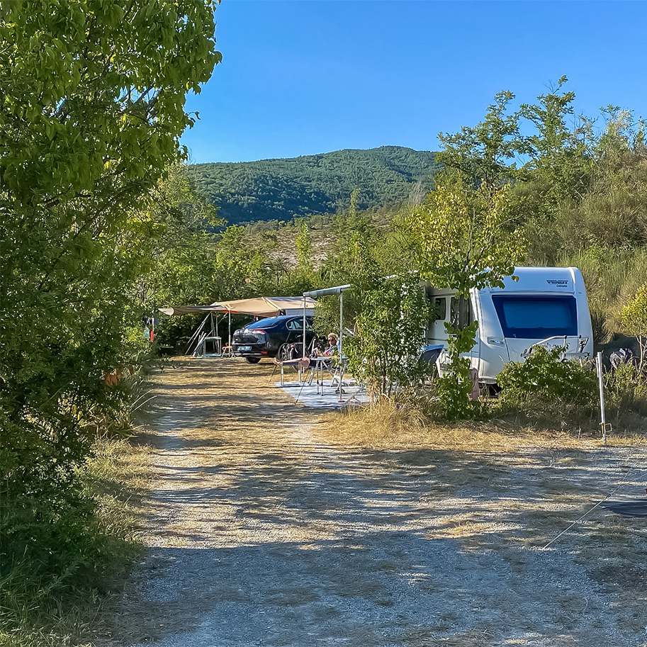 emplacements caravaning a louer pres de nyons