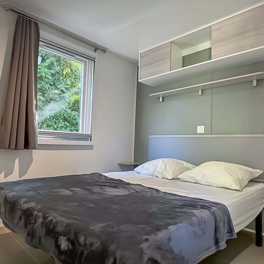 hotel-quality bedding